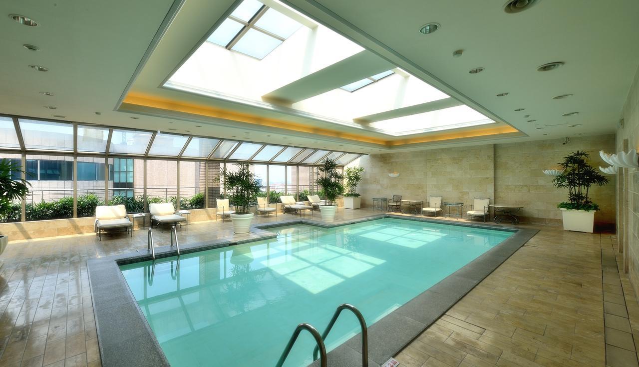 The Sherwood Тайпей Екстериор снимка The pool at the Four Seasons Hotel