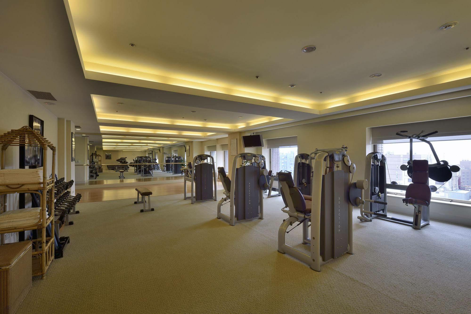The Sherwood Тайпей Екстериор снимка The gym at the hotel