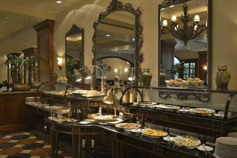 The Sherwood Тайпей Екстериор снимка A buffet at a hotel